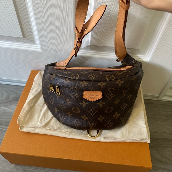 LOUIS VUITTON
Monogram Bumbag 
in Perfect Condition - Picture 3 of 8